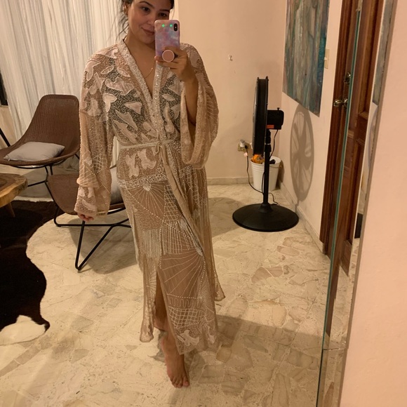 Elegant Beige Embroidered Robe - Picture 2 of 4